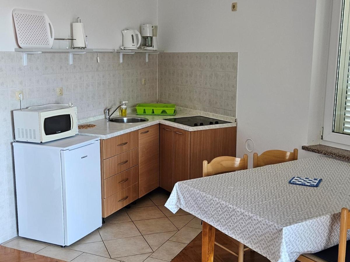 Apartments Trojak Baska  Exterior photo