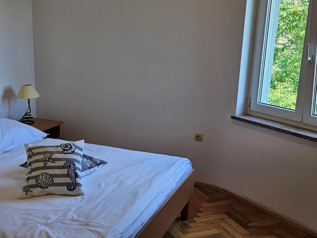 Apartments Trojak Baska  Exterior photo