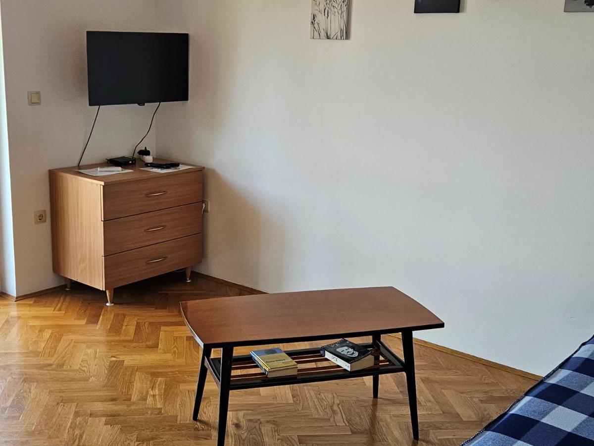Apartments Trojak Baska  Exterior photo